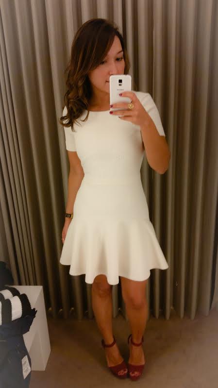 Amei muito esse vestido branco, é do tipo que deixa tudo no lugar e o tamanho da saia me deixou confortável!